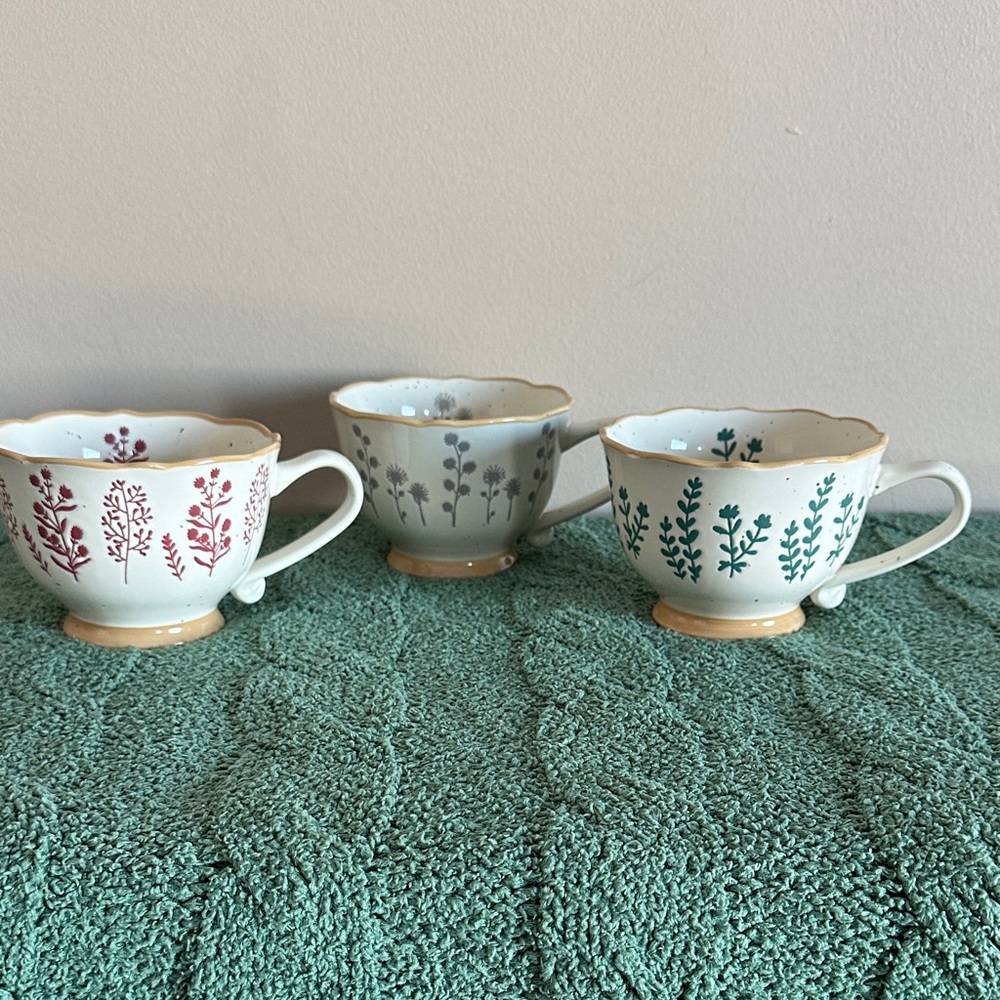 SH Home Floral Mugs Farmhouse Beige Yellow Green Red Set of 3 Gorgeous! NEW!